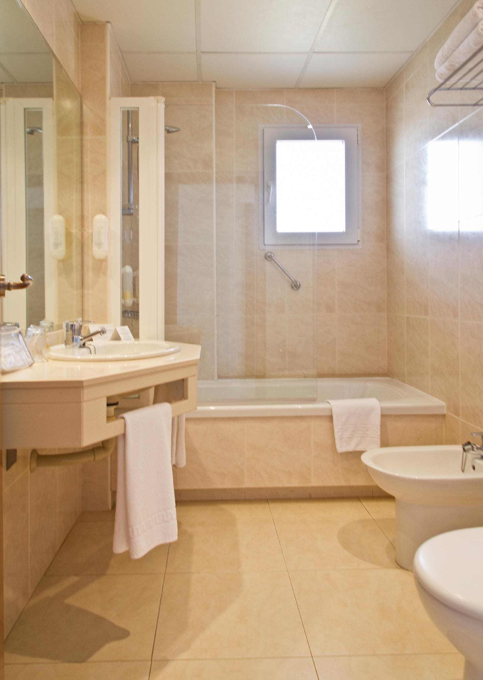 Gaviotas Hotel & Event Center