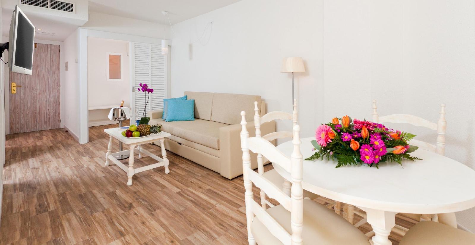FERGUS Style Cala Blanca Suites