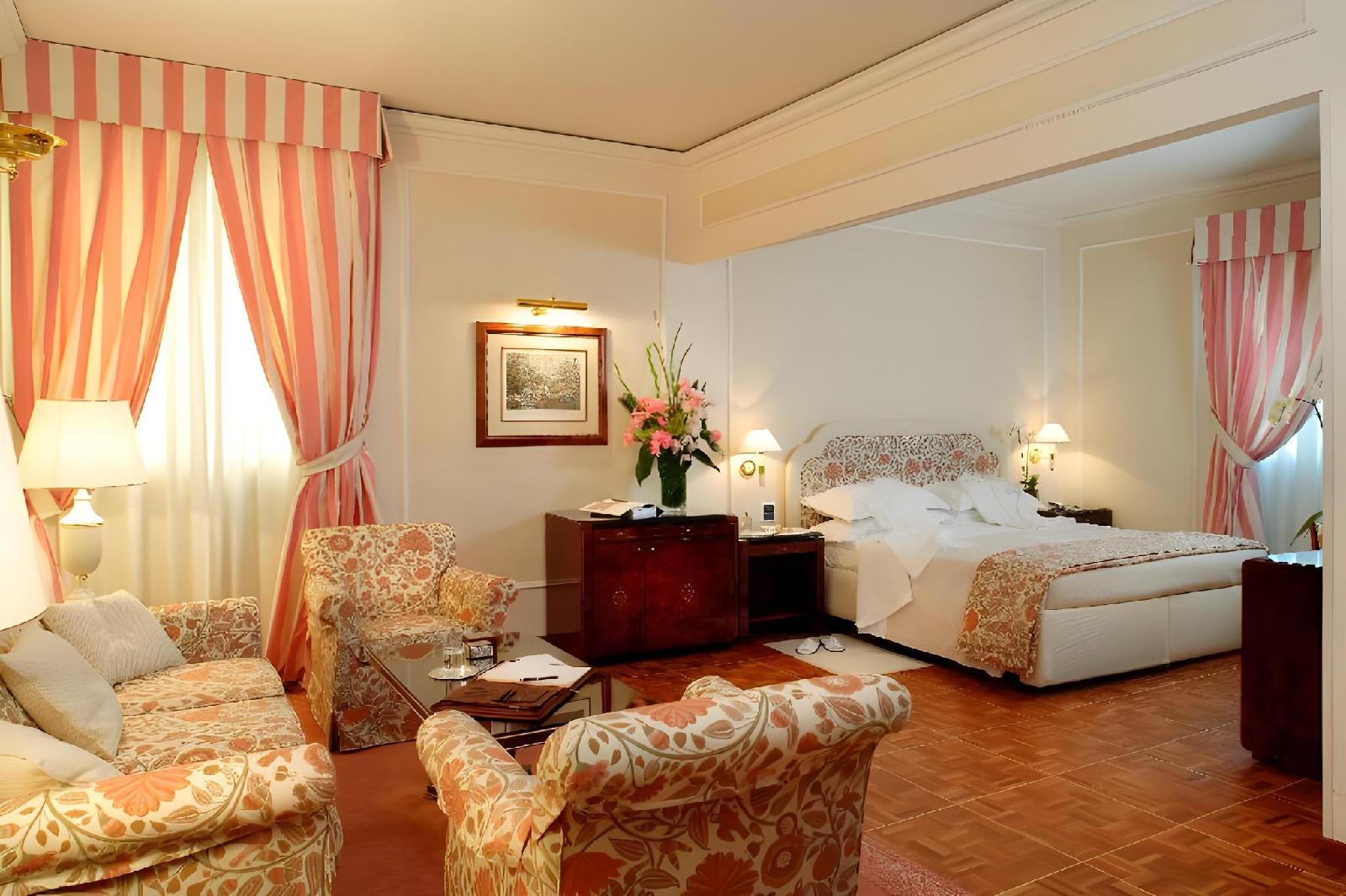 Hotel De La Ville