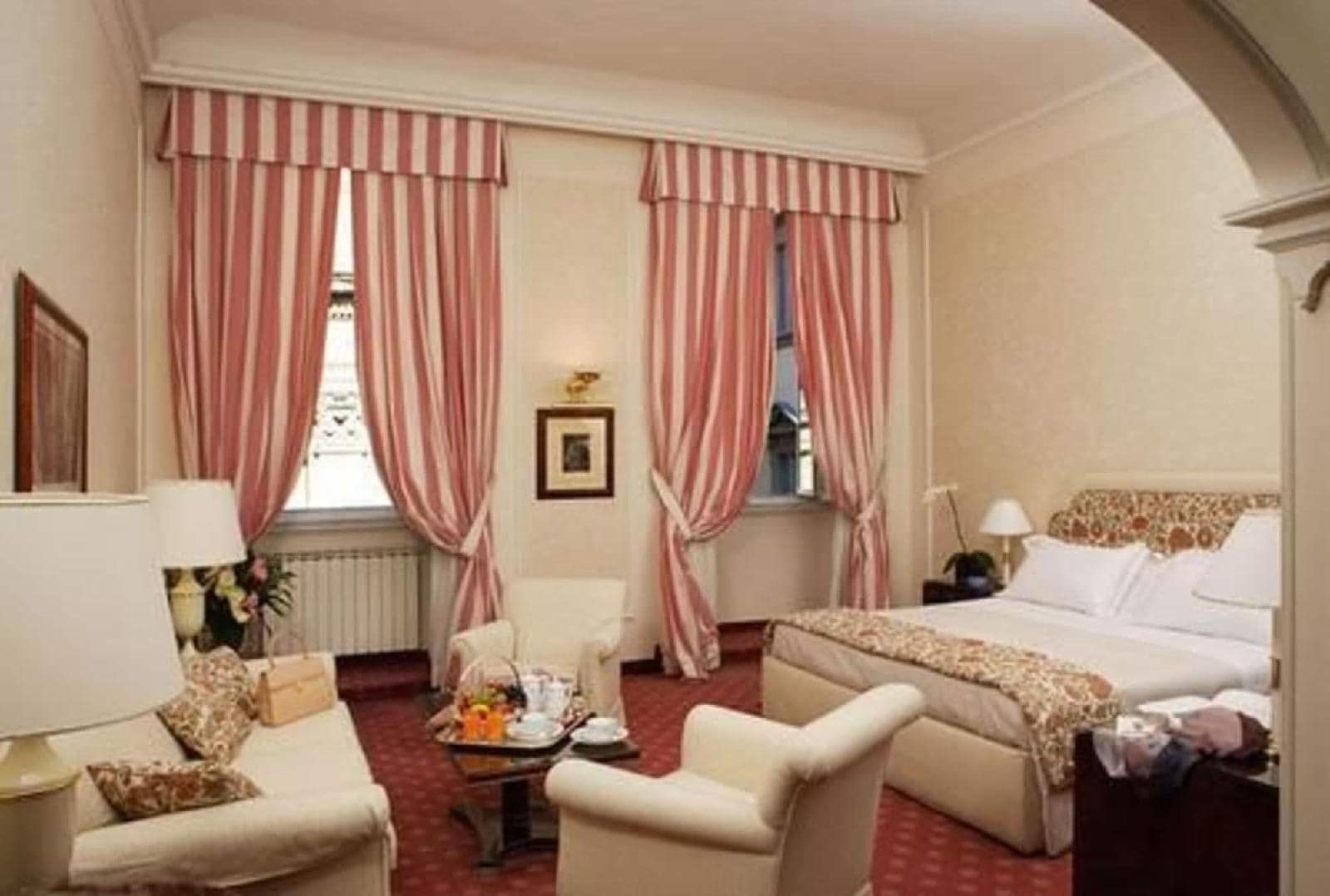 Hotel De La Ville