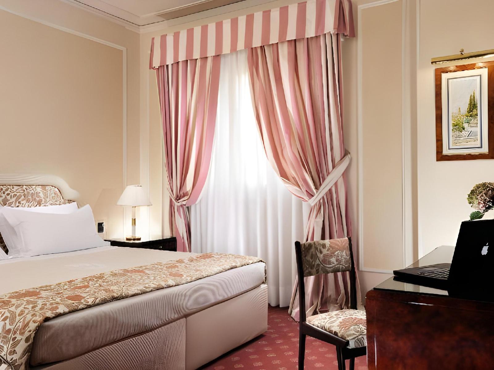 Hotel De La Ville