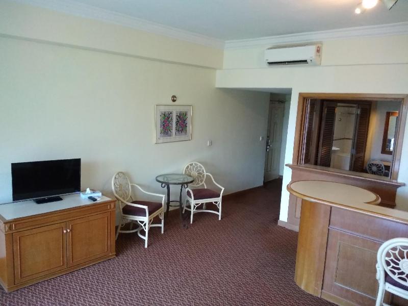 Everly Resort and Serviced Apartment