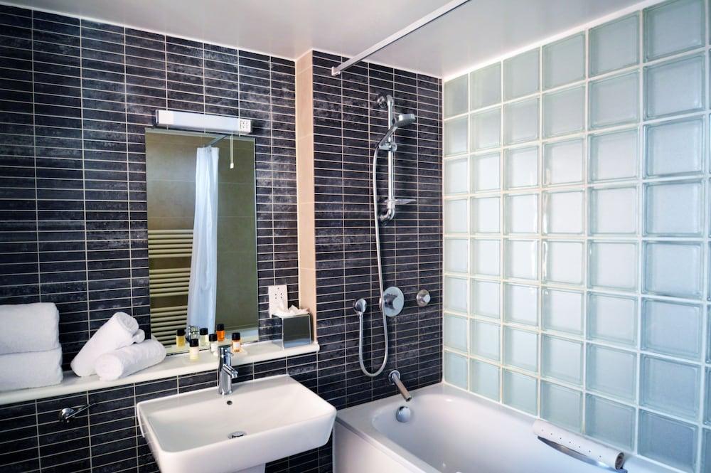 Dolphin House Serviced Apartments