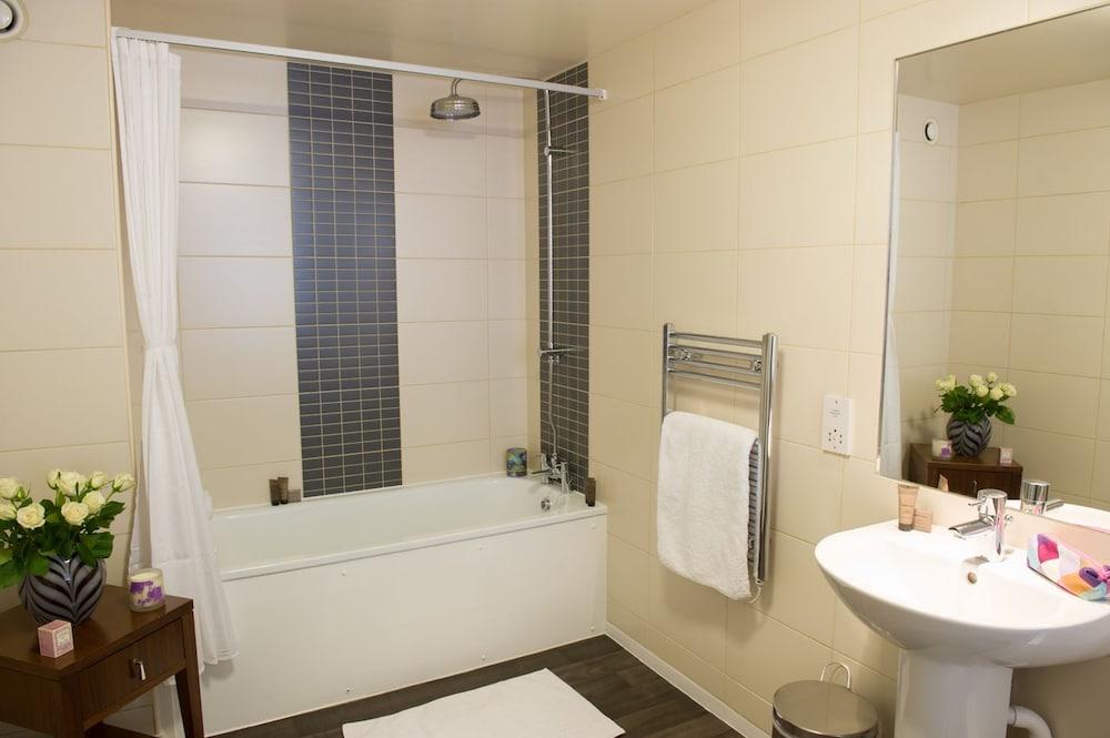Dolphin House Serviced Apartments
