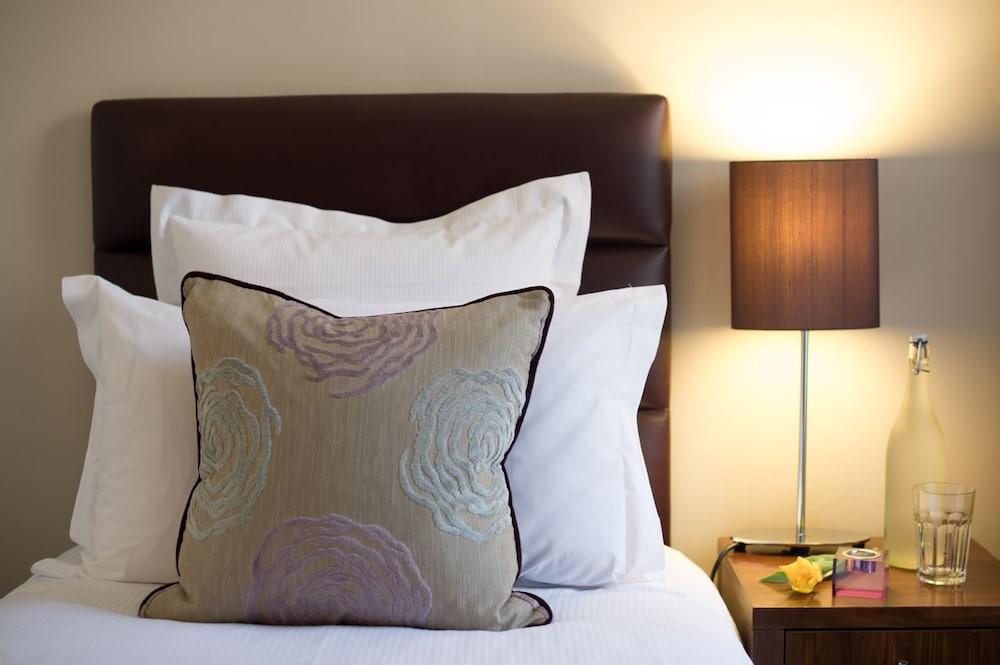 Dolphin House Serviced Apartments