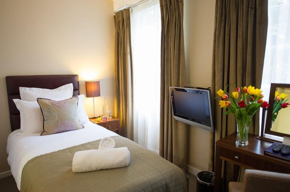 Dolphin House Serviced Apartments
