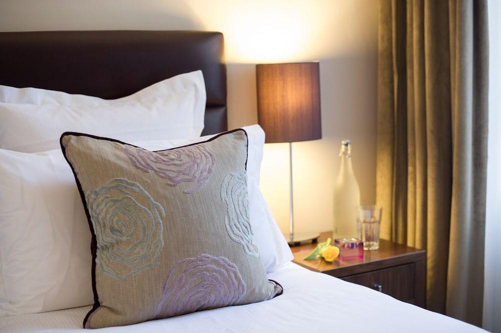 Dolphin House Serviced Apartments