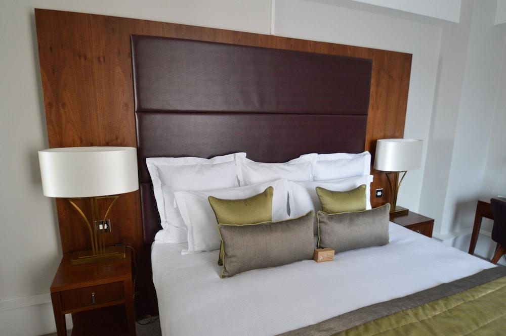 Dolphin House Serviced Apartments