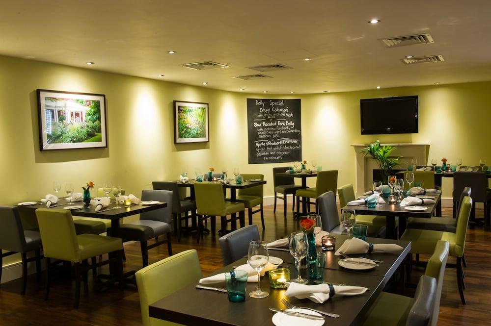 Dolphin House Serviced Apartments