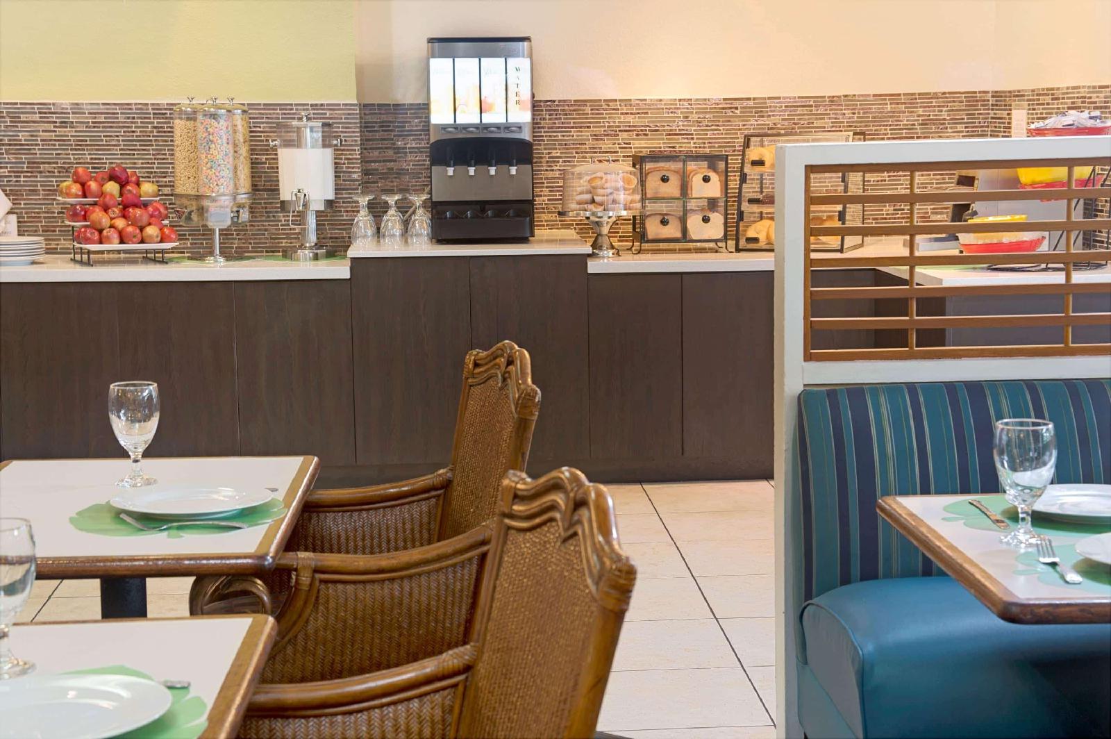 Ramada by Wyndham Fort Lauderdale Airport/Cruise Port