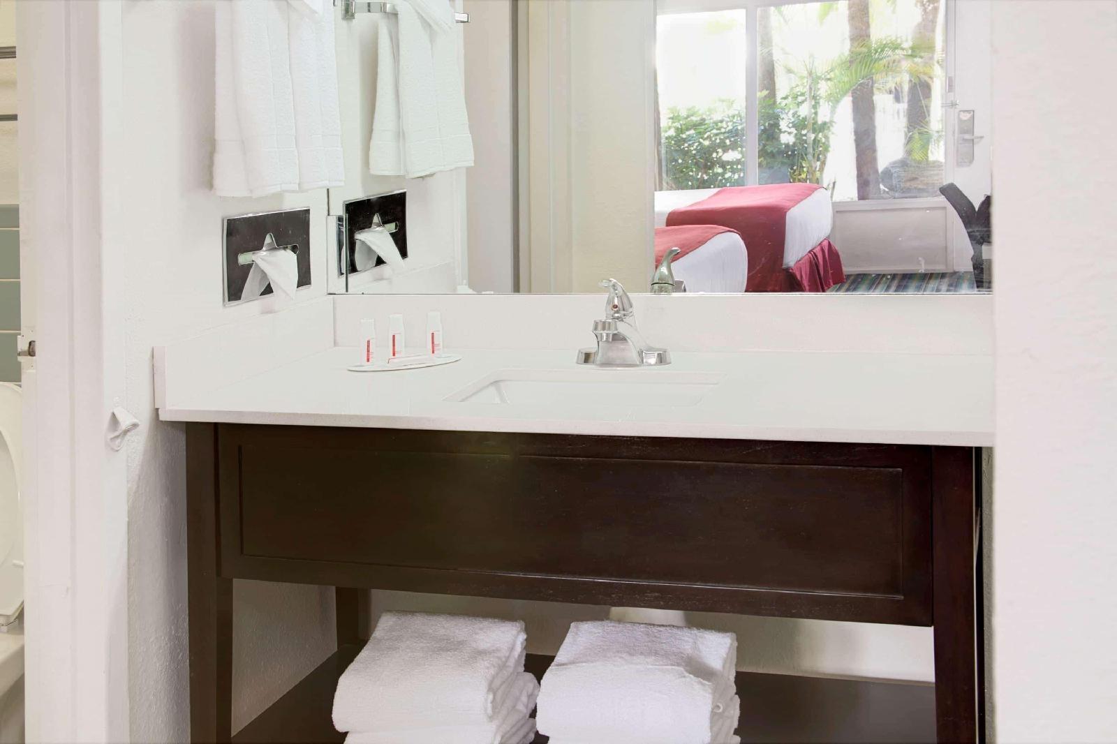 Ramada by Wyndham Fort Lauderdale Airport/Cruise Port