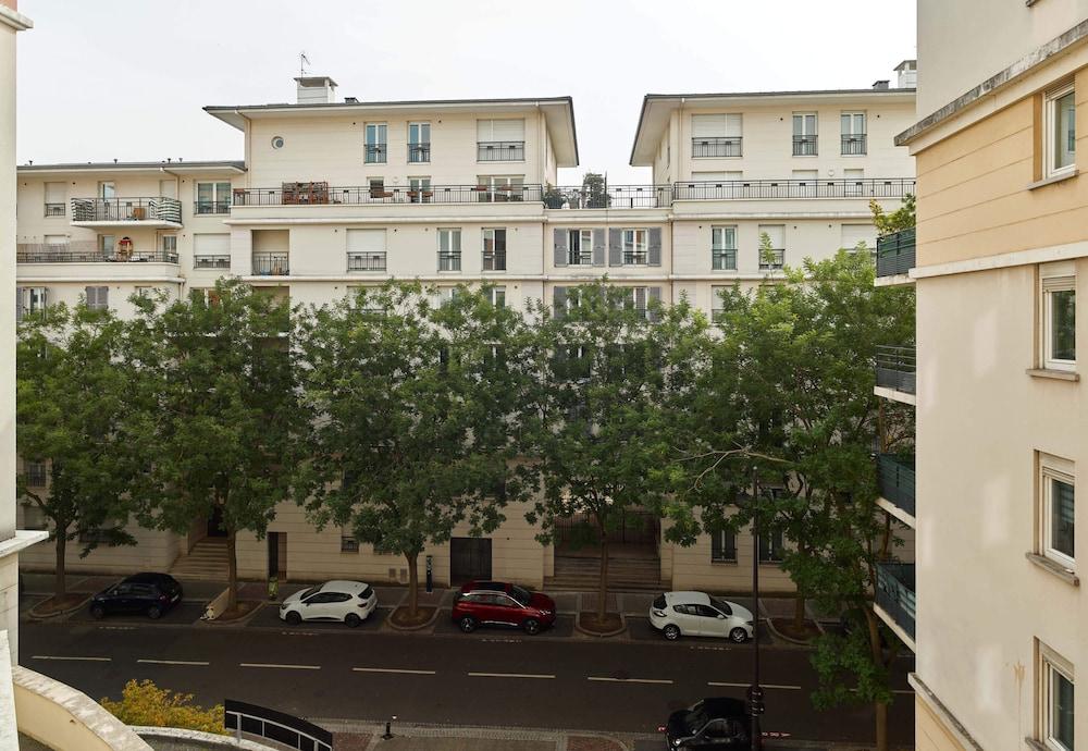 B&B HOTEL Rueil-Malmaison Gare