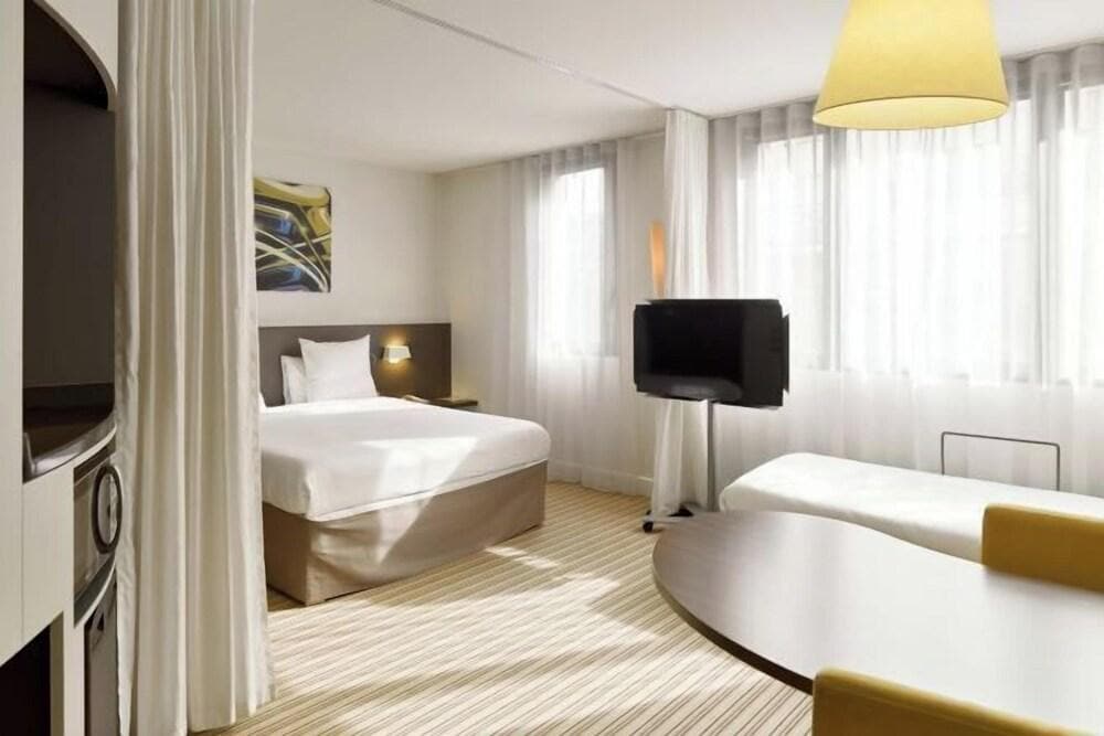 B&B HOTEL Rueil-Malmaison Gare