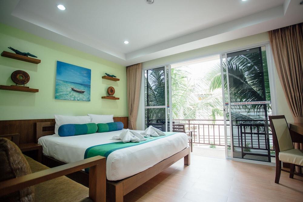 ARK Bar Beach Resort
