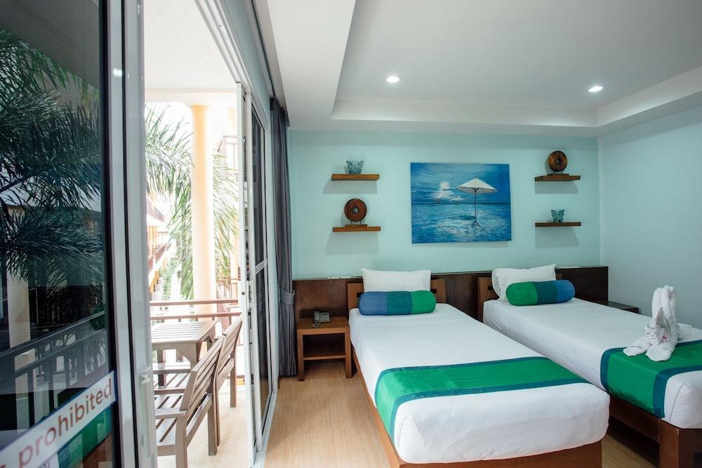 ARK Bar Beach Resort
