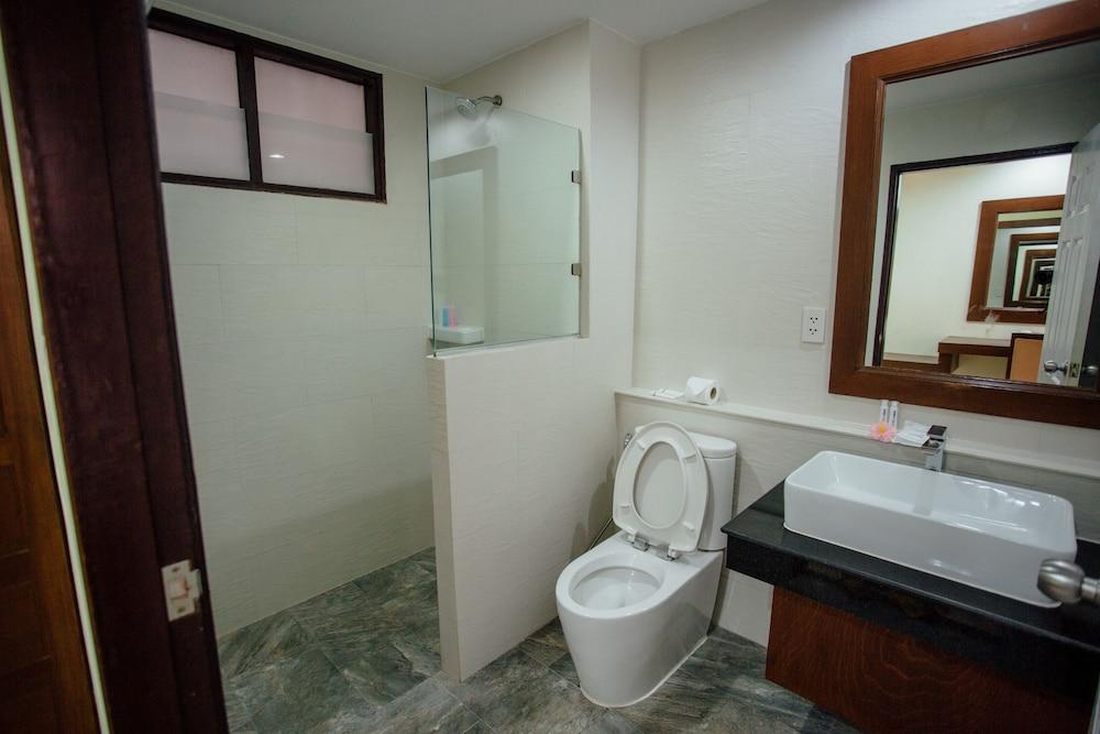 ARK Bar Beach Resort