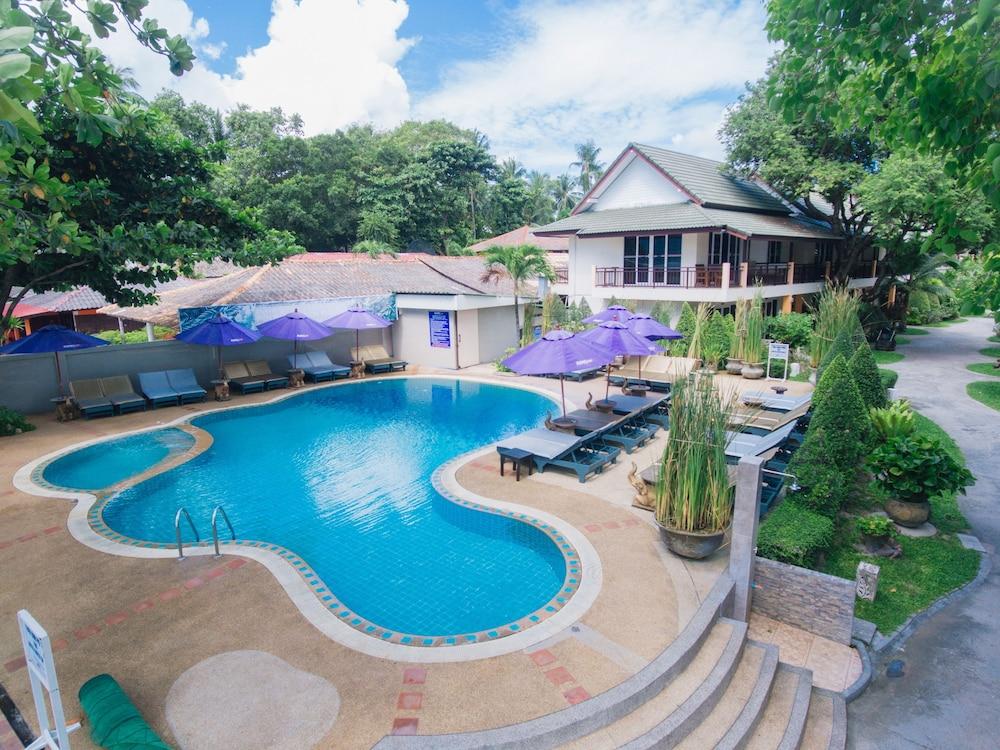 ARK Bar Beach Resort