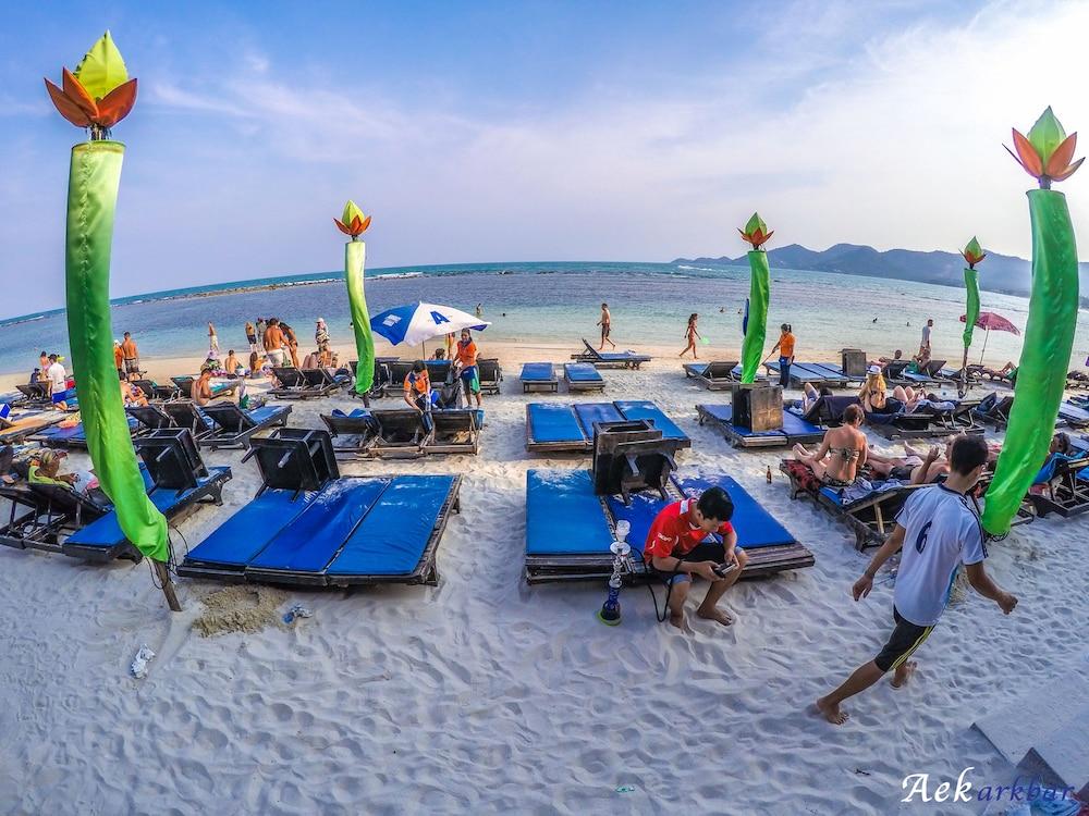ARK Bar Beach Resort