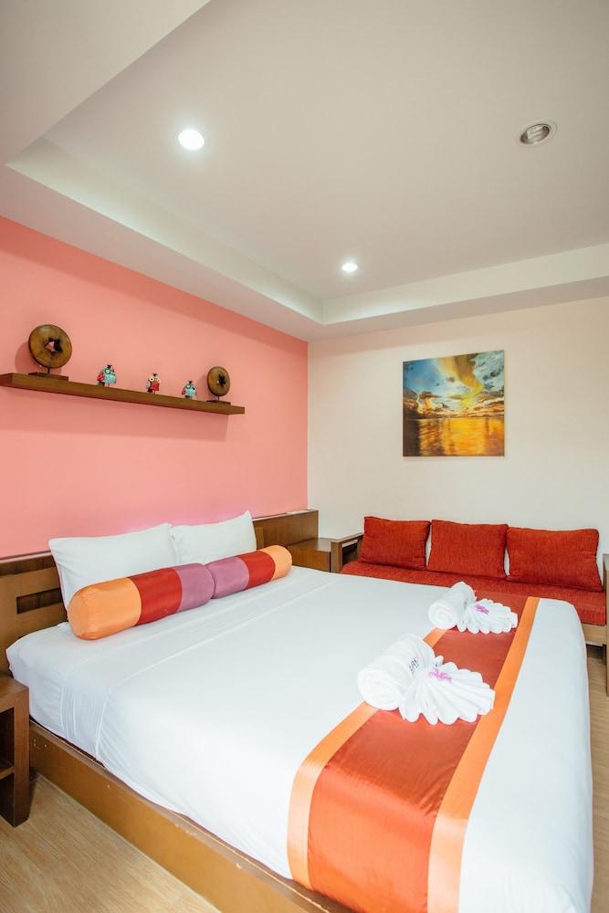 ARK Bar Beach Resort