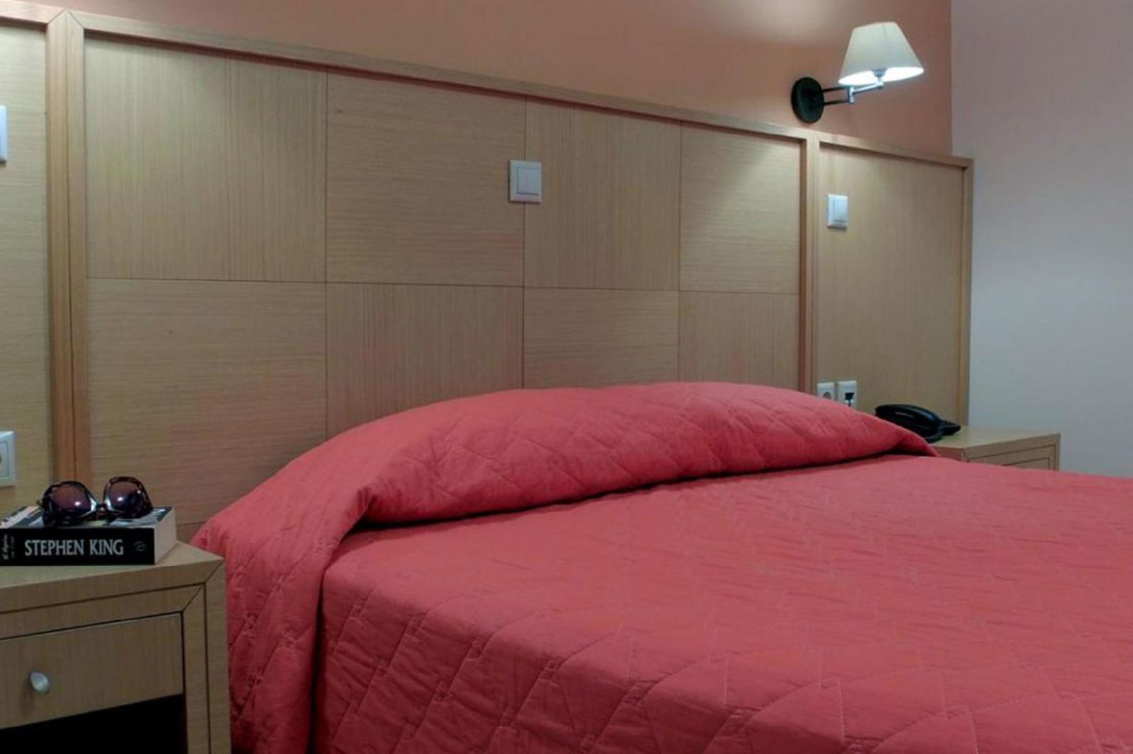 Evia Hotel & Suites