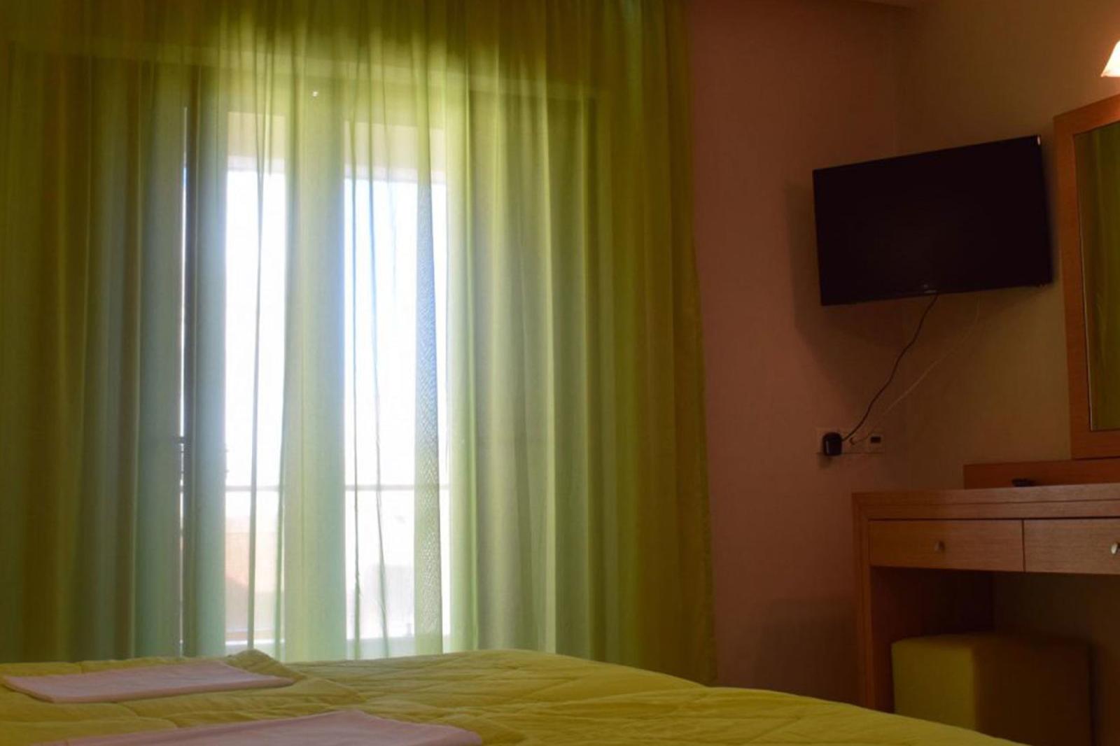 Evia Hotel & Suites