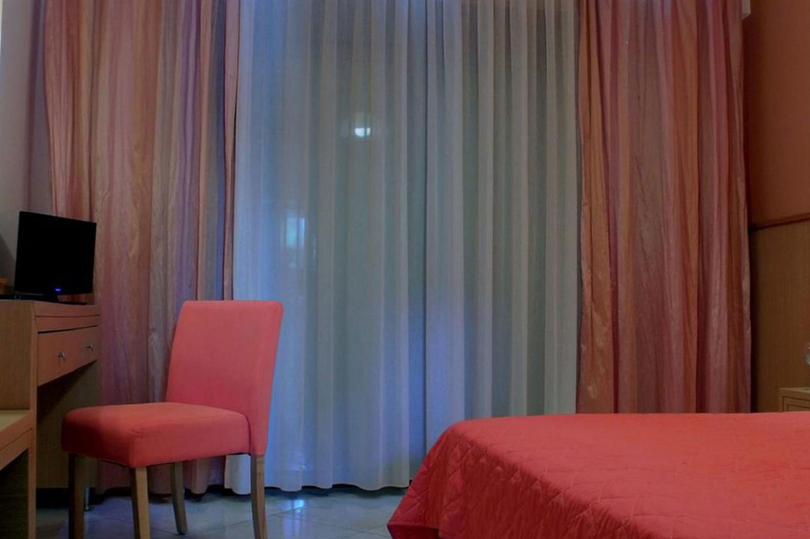 Evia Hotel & Suites