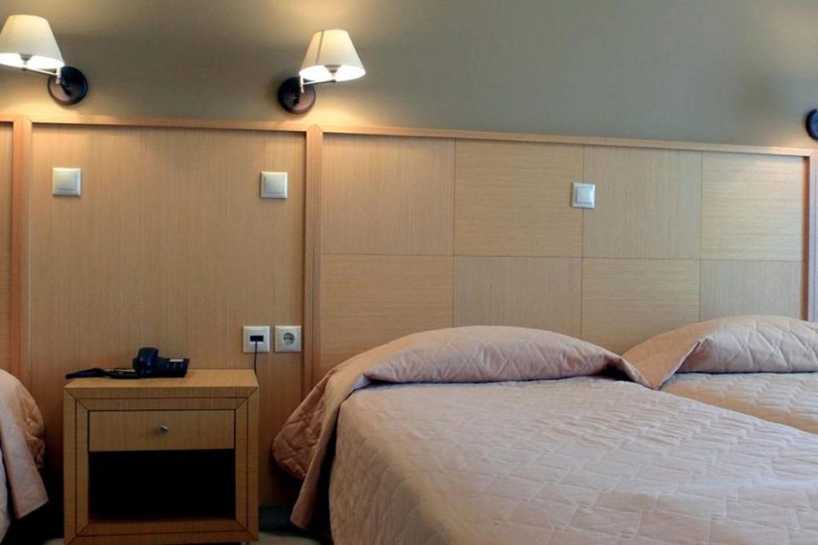 Evia Hotel & Suites