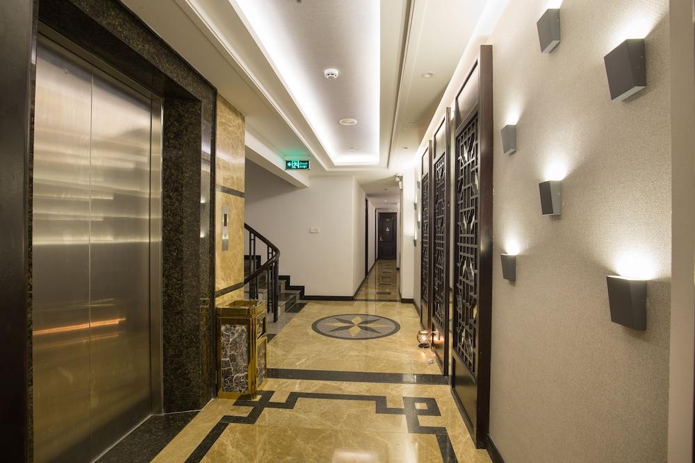 Golden Lotus Hotel