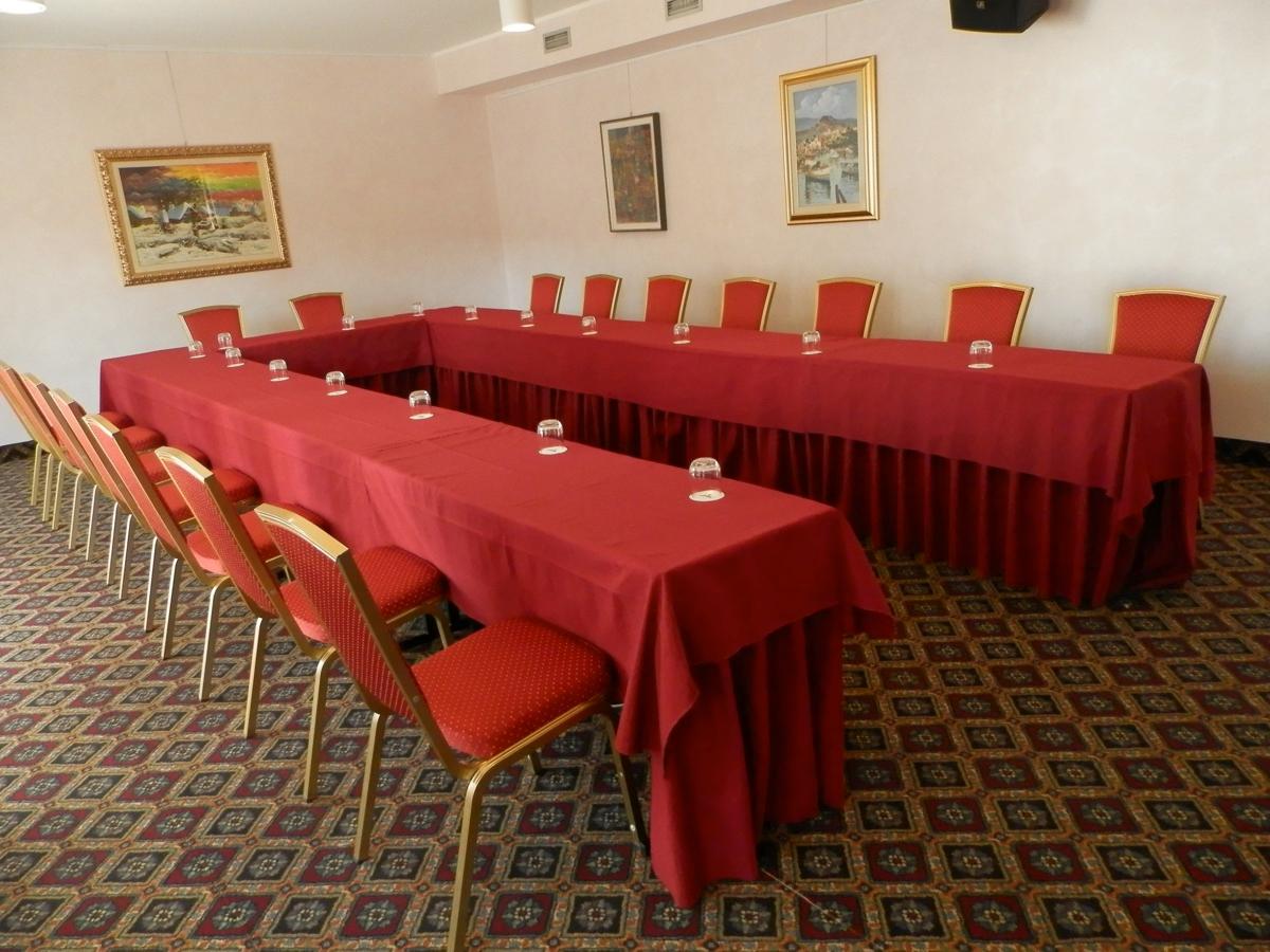 Agora' Palace