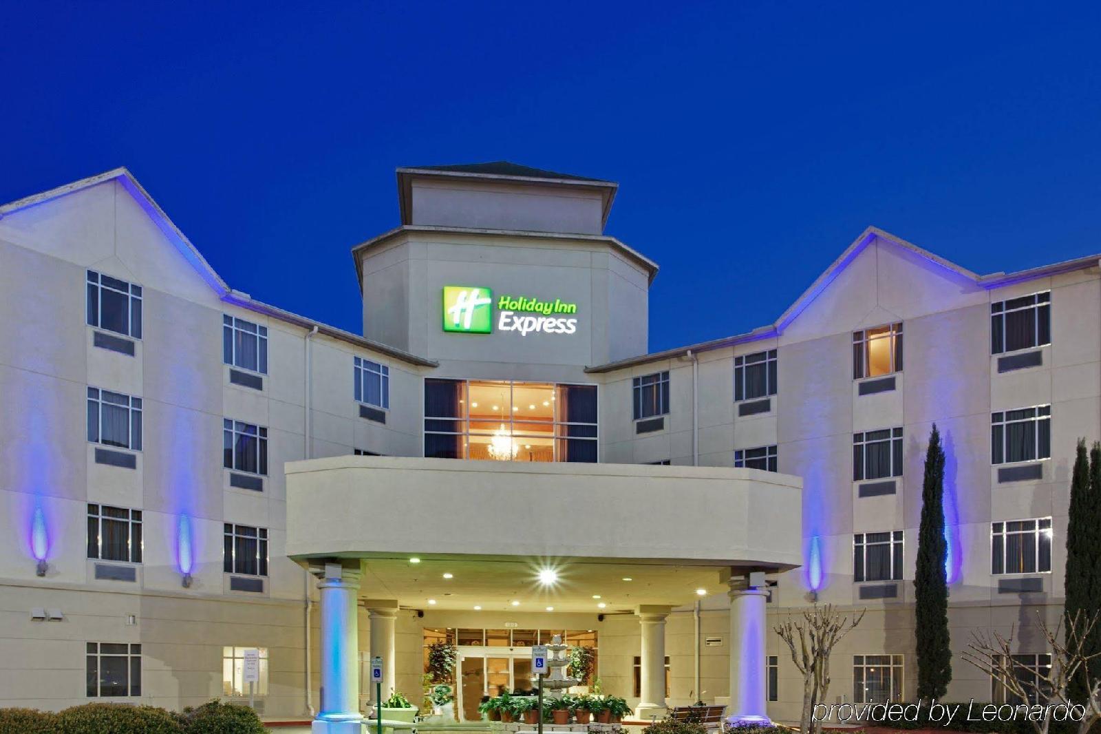 Holiday Inn Express Hotel & Suites Houston-Downtown Convention Center
