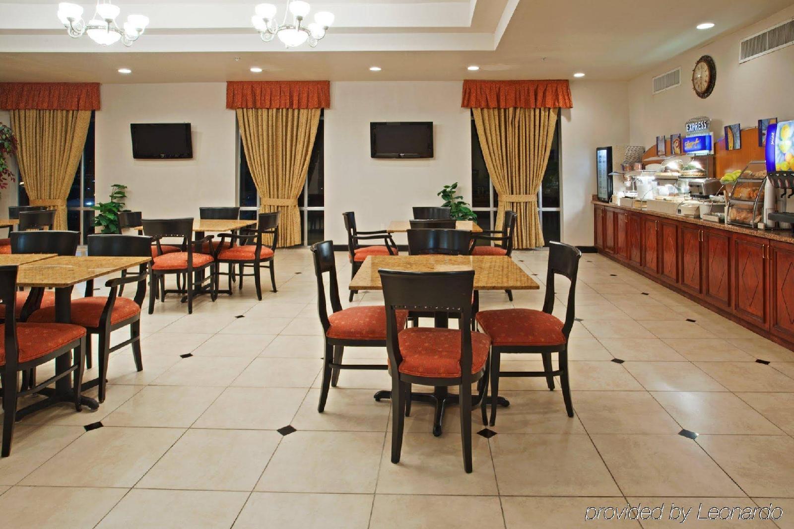Holiday Inn Express Hotel & Suites Houston-Downtown Convention Center
