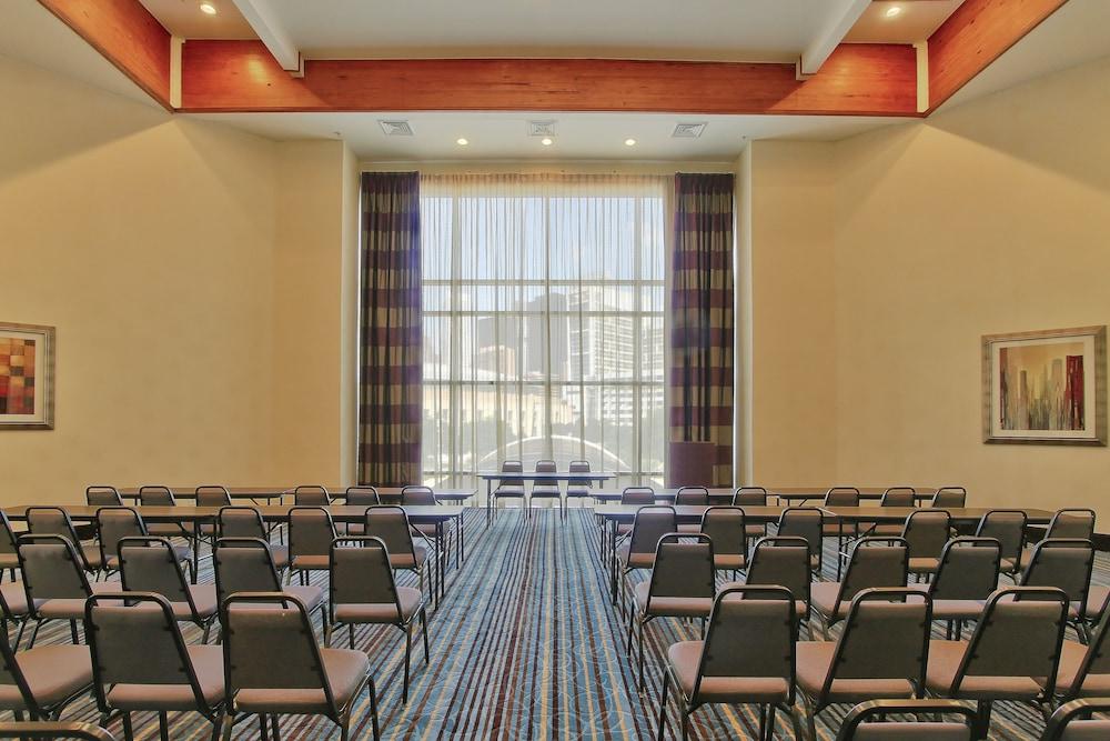 Holiday Inn Express Hotel & Suites Houston-Downtown Convention Center