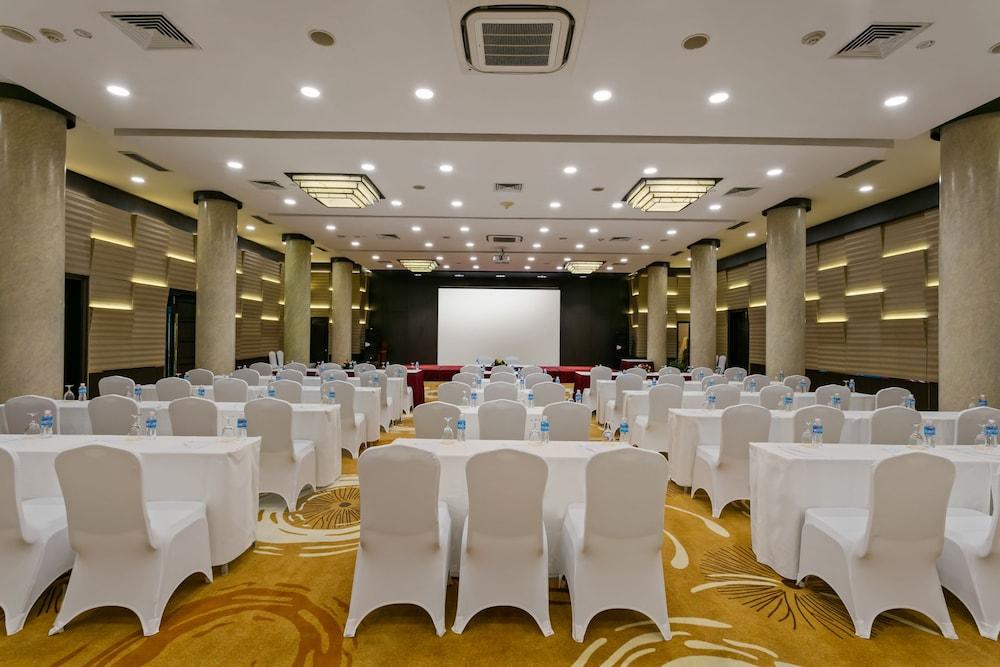 Halong Pearl