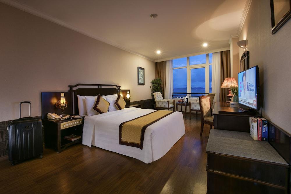 Halong Pearl