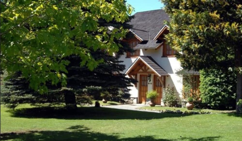 Le Village Hotel
