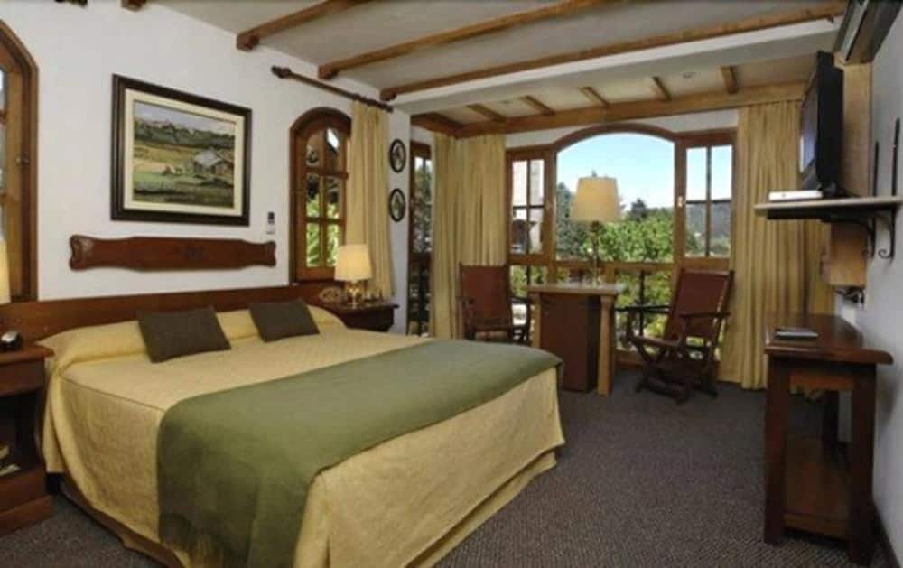 Le Village Hotel