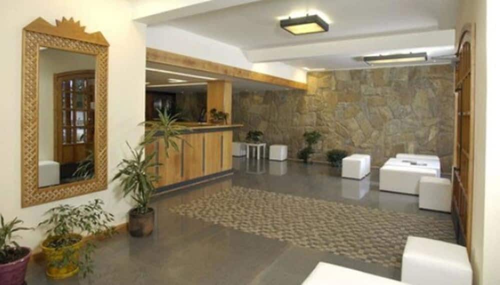 Le Village Hotel
