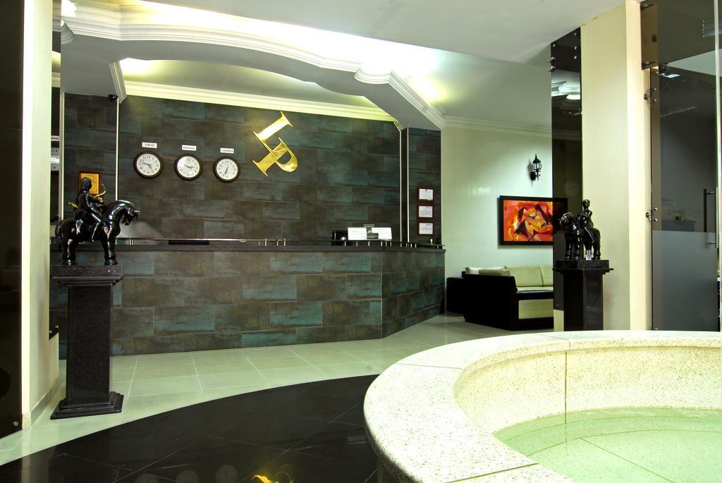 Luxor Plaza