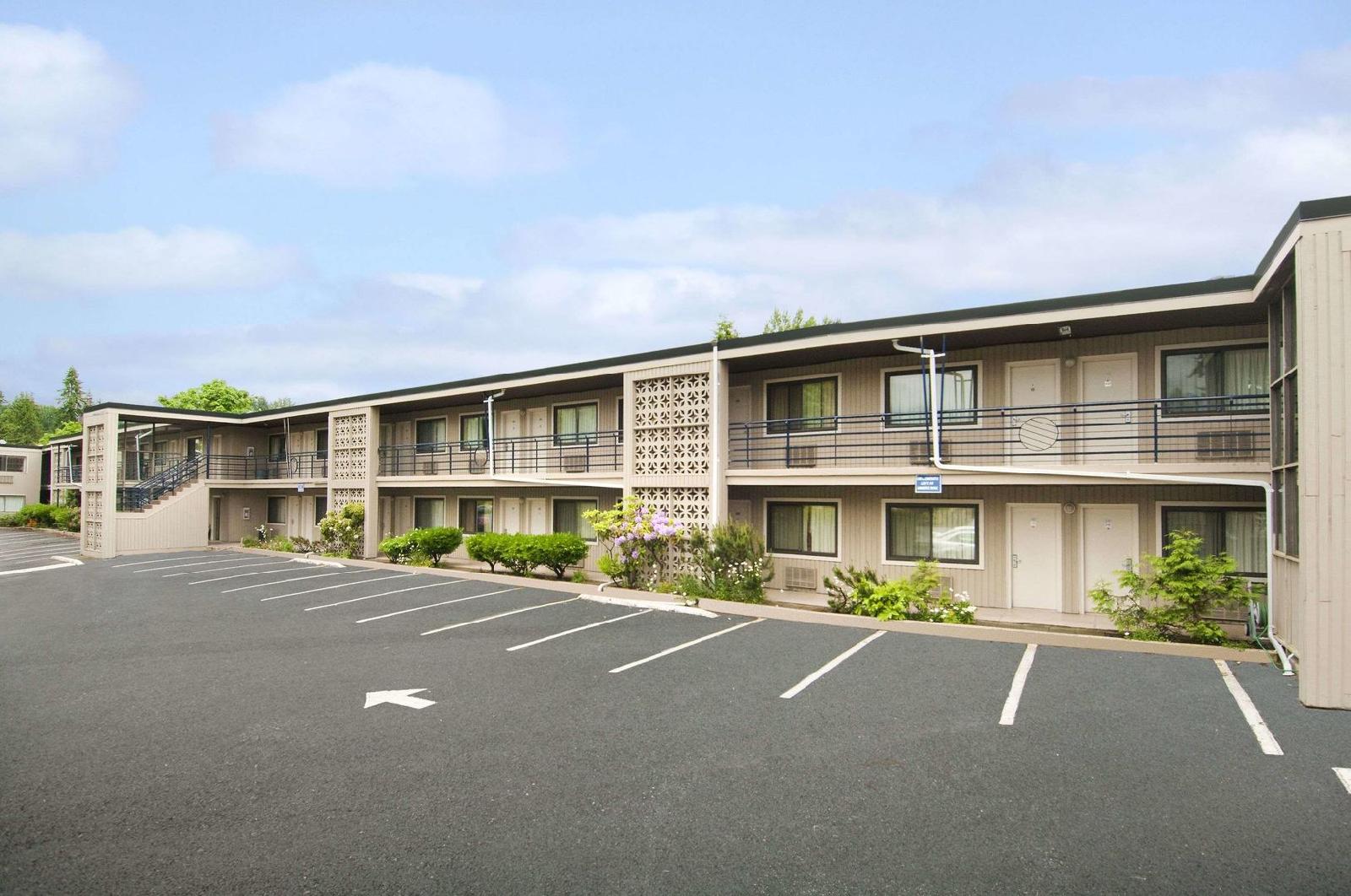 Travelodge Vancouver Lions Gate