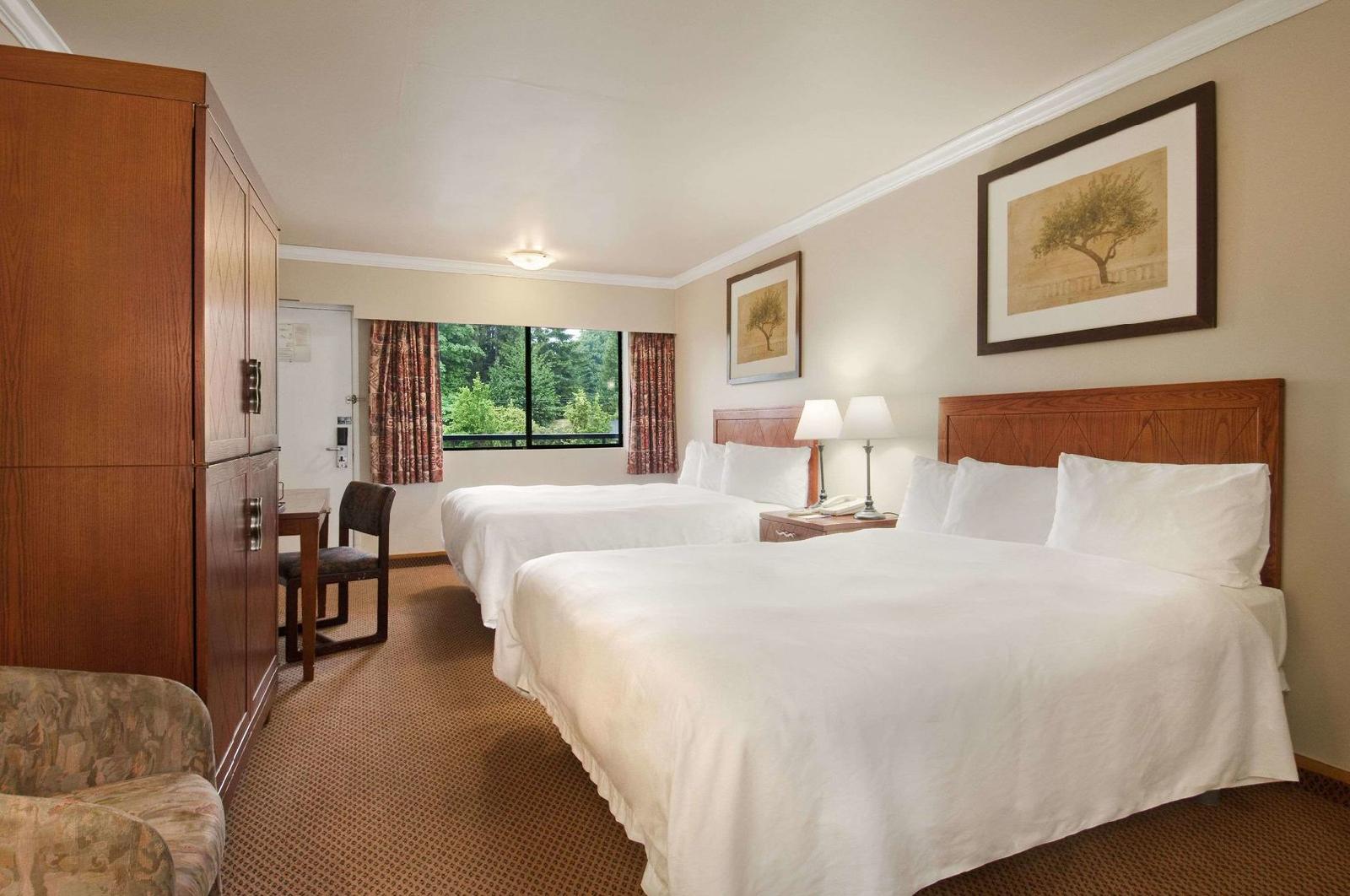 Travelodge Vancouver Lions Gate