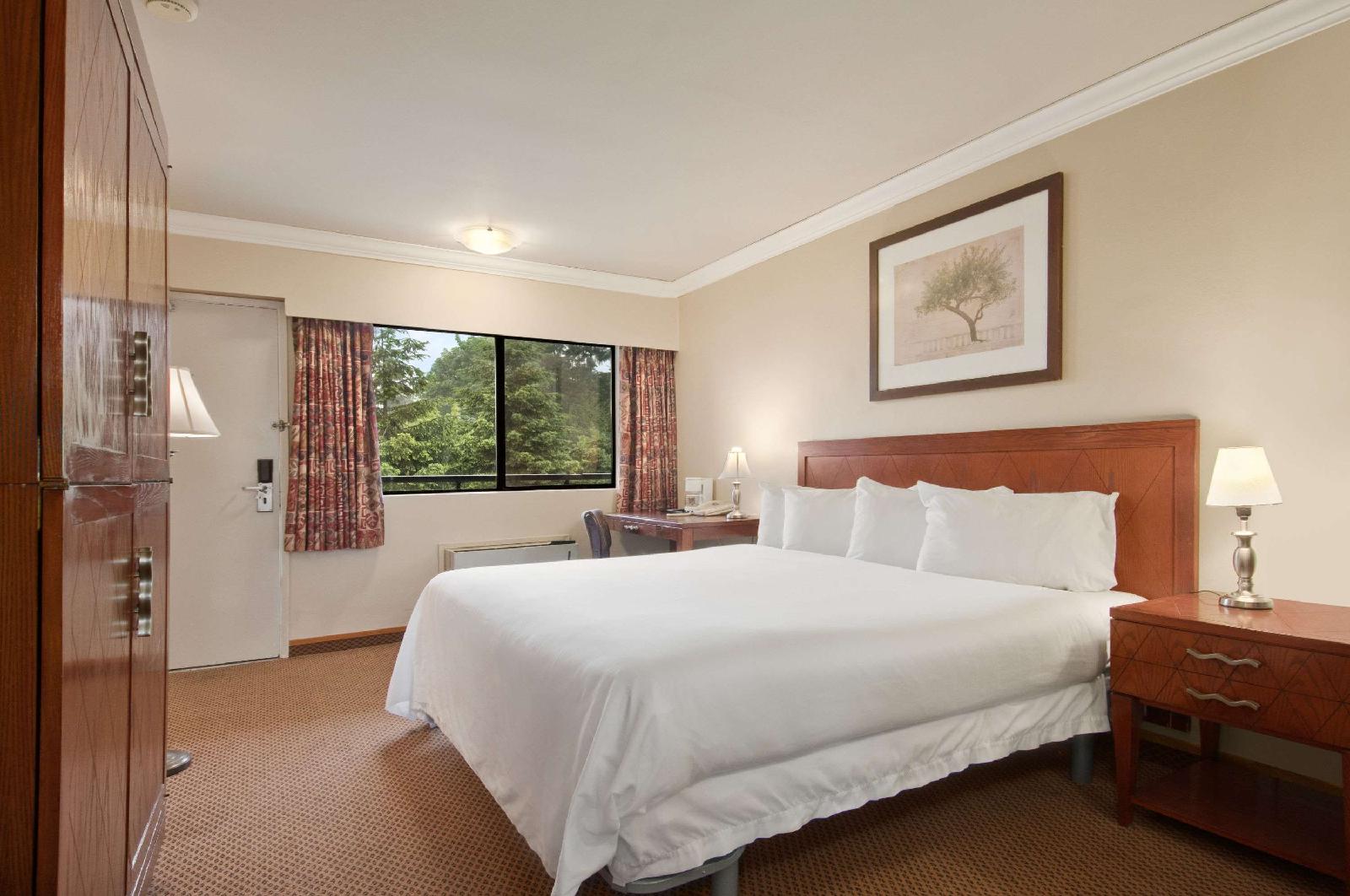 Travelodge Vancouver Lions Gate