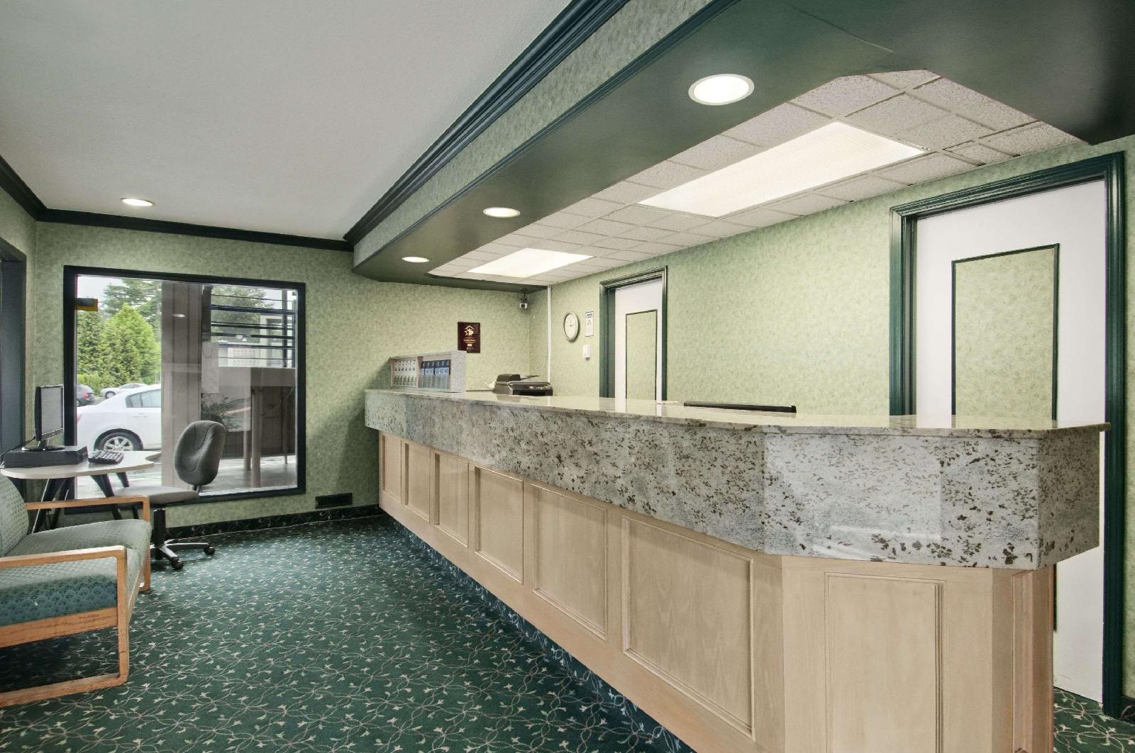 Travelodge Vancouver Lions Gate