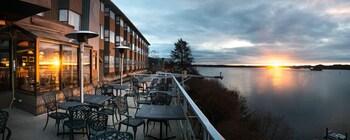 Crest Hotel