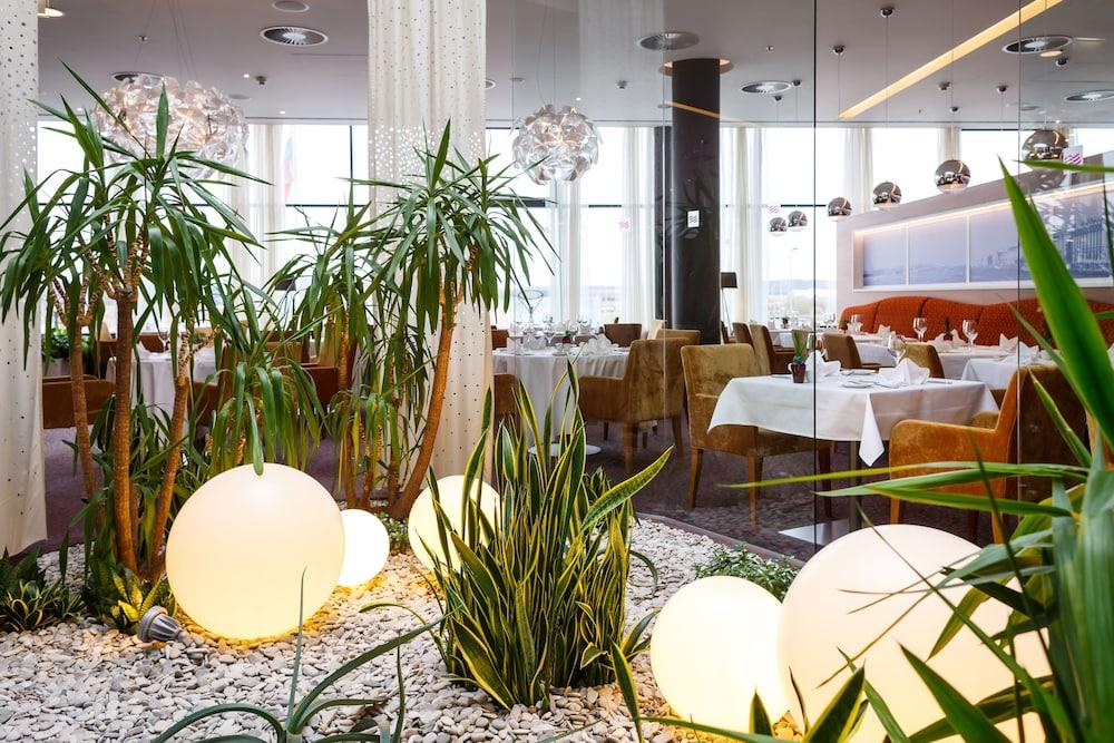 Crowne Plaza St. Petersburg Airport