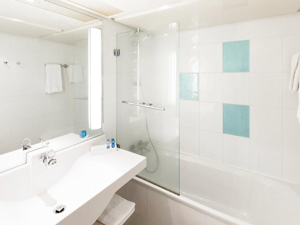 Novotel London Heathrow Airport - M4 Jct 4