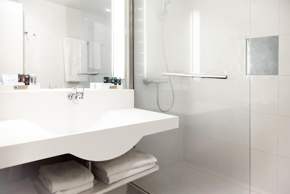 Novotel London Heathrow Airport - M4 Jct 4