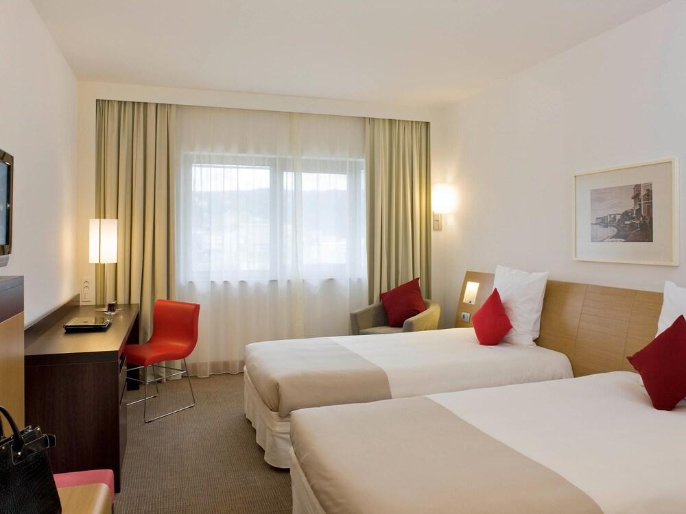 Novotel London Heathrow Airport - M4 Jct 4