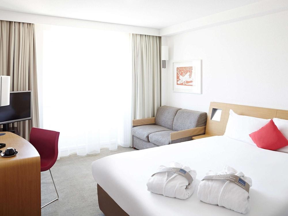 Novotel London Heathrow Airport - M4 Jct 4