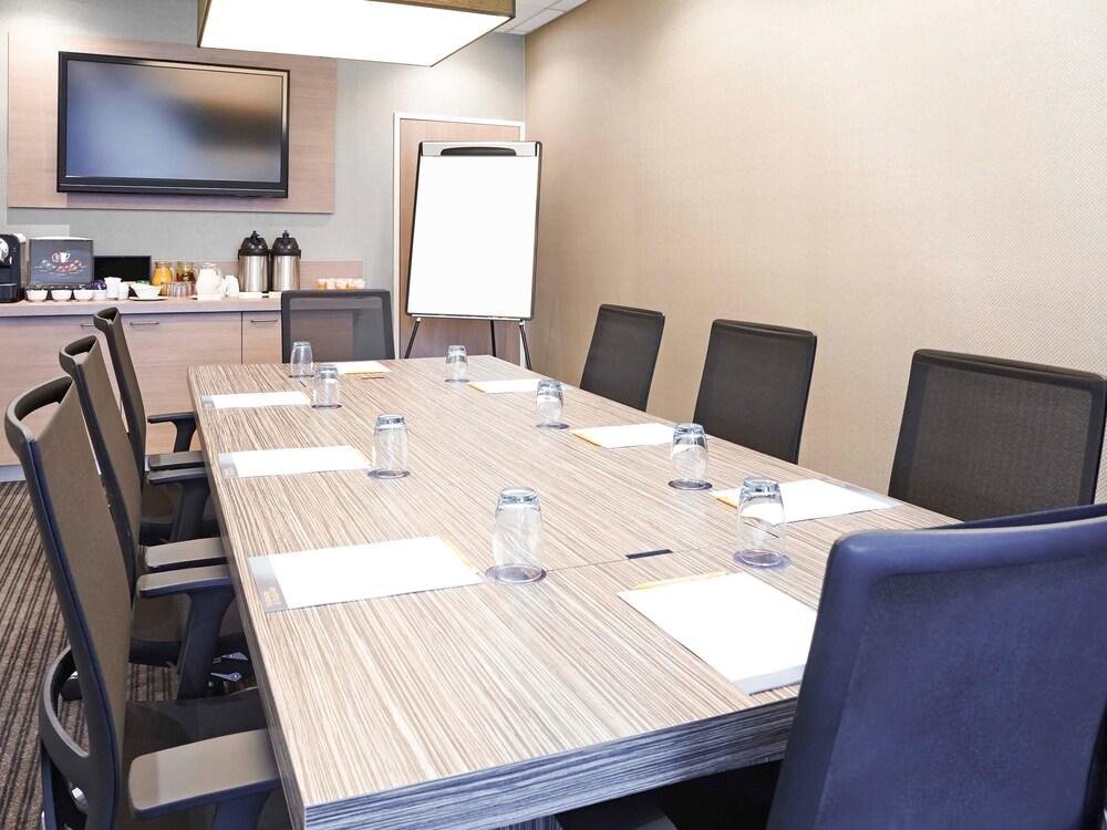 Novotel London Heathrow Airport - M4 Jct 4