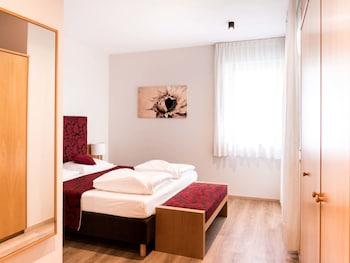 Flora Hotel & Suites